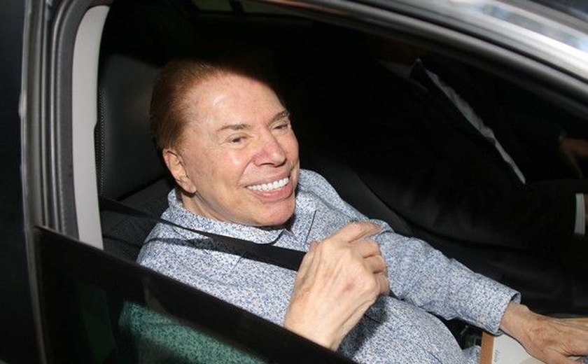 Silvio Santos chega em mansão para casamento da filha Patricia Abravanel