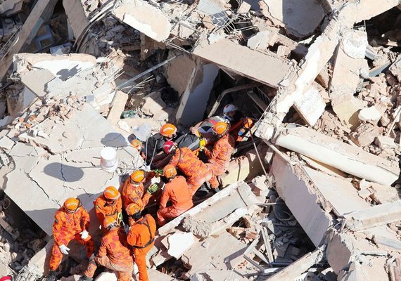Corpo de Bombeiros confirma duas mortes no desabamento de prédio em Fortaleza
