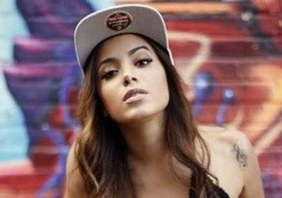 Funkeira Anitta leva gelo do crush e dispara: 'Não tá fácil para ninguém'
