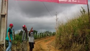 Em defesa da Reforma Agrária, famílias Sem Terra fazem ação contra venda de lotes em AL
