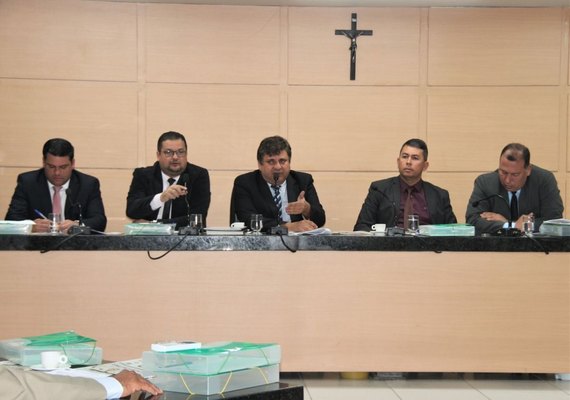Aliados de Teófilo devem ter dificuldades na reeleição