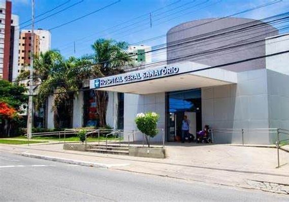 Bombeiros usam técnica de ventilação e evitam que incêndio se alastre no Hospital Sanatório