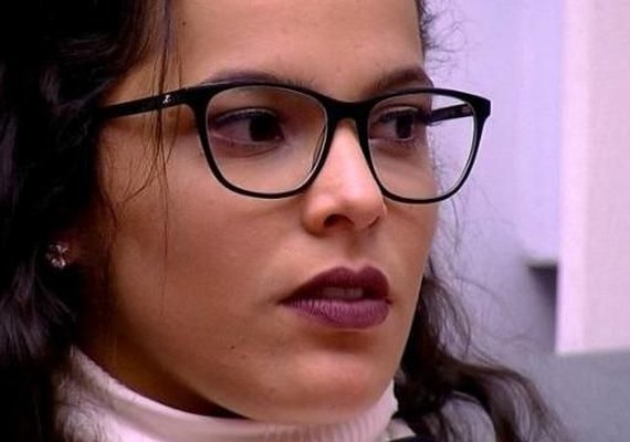 'BBB17': Marcos dispara olhares para Vivian em festa e Emilly se irrita. 'Raiva'