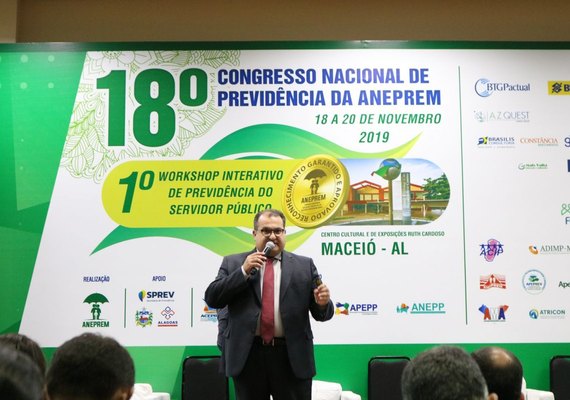 Secretário da Fazenda palestra sobre situação previdenciária de Alagoas