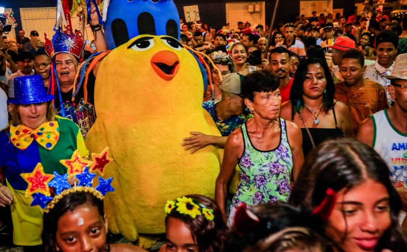 Foliões da Ponta Grossa comemoram realização do Carnaval