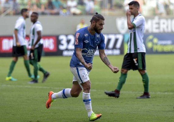 Cruzeiro vence o América e dorme na liderança do Campeonato Mineiro