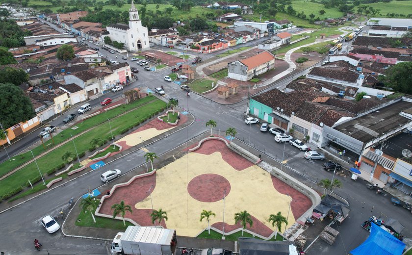 Paulo Jacinto veste a chita para celebrar uma das maiores tradições culturais de Alagoas