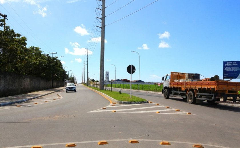 Avenida Humberto Gomes que liga vários bairros da parte alta de Maceió é inaugurada  