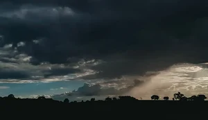Feriado tem alerta para tempestades em quase todo o país