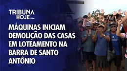 Máquinas iniciam demolição das casas em loteamento na Barra de Santo Antônio