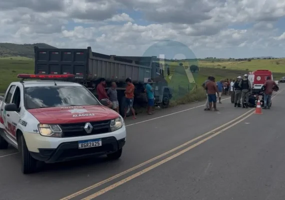 Motociclista morre em colisão com caminhão na Rodovia Miguel Rosa, em Arapiraca