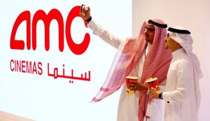 Ingressos para 1ª sessão de cinema na Arábia Saudita em 35 anos se esgotam rapidamente