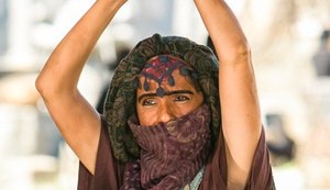 'Novo Mundo': Elvira ressuscita como cigana para dizer adeus a Quinzinho