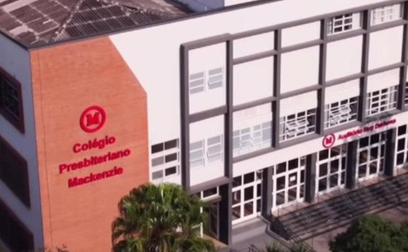 Estudante bolsista é internada após sofrer ataques racistas em escola privada