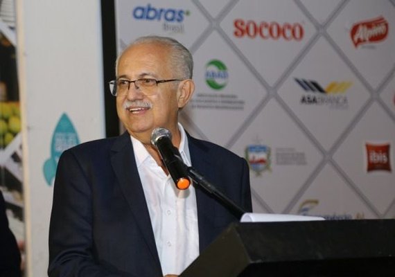 Com três anos de atraso, Teófilo autoriza obras