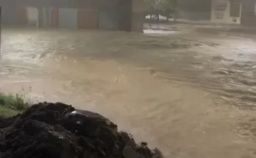 Fortes chuvas provocam alagamentos e deixam comunidades isoladas no Alto Sertão de AL