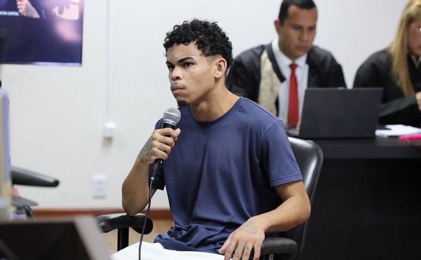 Testemunhas relatam supostas agressões e réu nega participação na morte da criança durante júri