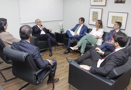 Corregedor-geral interino dialoga com representantes da OAB/AL