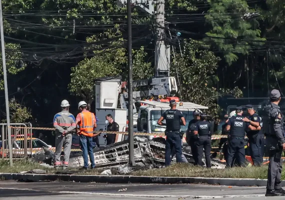 Duas pessoas morrem em queda de avião em São Paulo