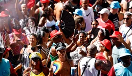 Ativistas denunciam 'blackface' em fantasias de carnaval