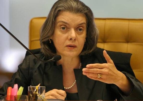 Presidentes do TSE e do STF repudiam ataque a Jair Bolsonaro