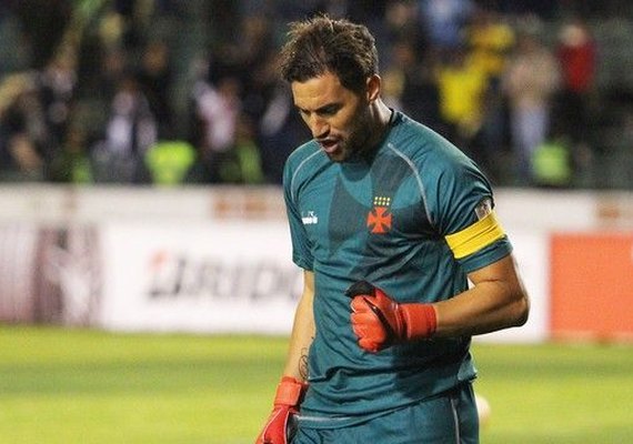 Vasco é goleado por 4 a 0, mas vence nos pênaltis e se classifica