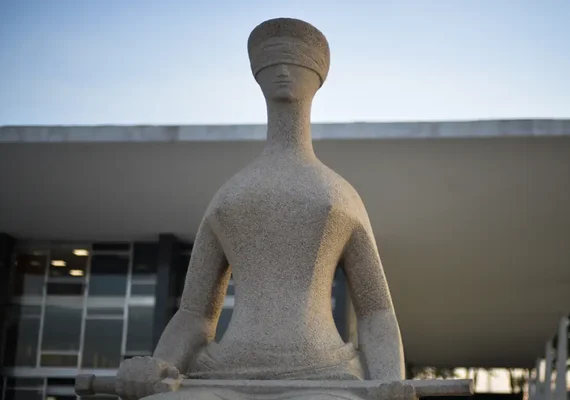 Lei Maria da Penha se estende a casais homoafetivos e mulheres trans