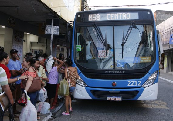 Atraso e superlotação nos coletivos