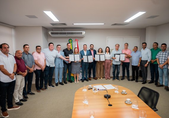 Uneal: governador anuncia novo campus em Porto Calvo e reforma das unidades de Maceió e Santana do Ipanema
