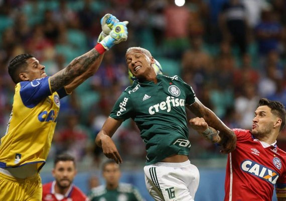 Na ‘estreia’ do VAR, Palmeiras perde pênalti e empata com Bahia