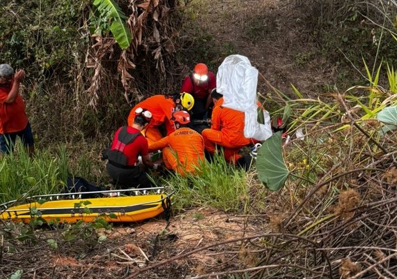 Motociclista é resgatado após queda de 8 metros em ribanceira no interior de Alagoas