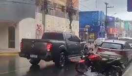 Temporal com raios e trovões assusta Arapiraca