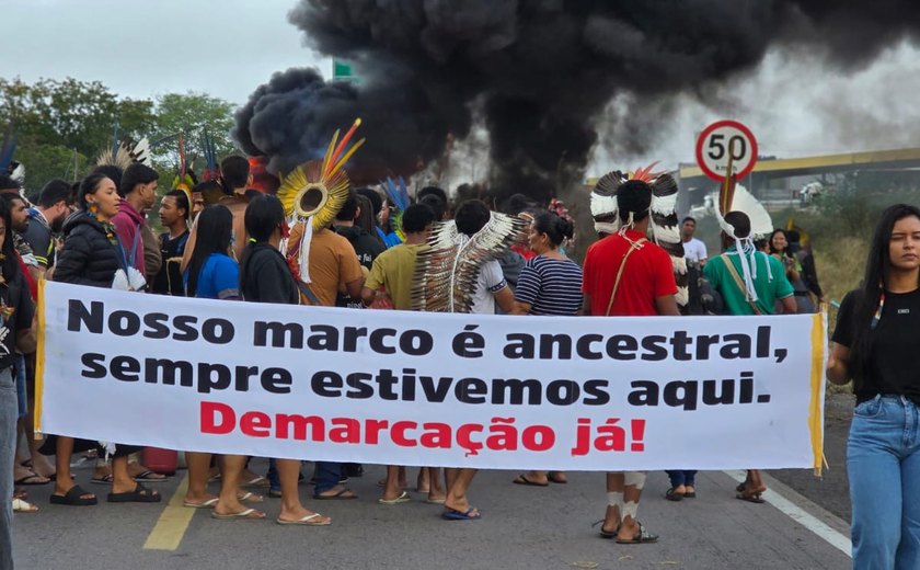 Indígenas bloqueiam BR-101 em Alagoas contra Marco Temporal