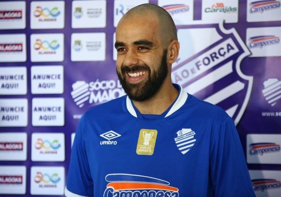CSA apresenta Daniel Costa como reforço para assumir a camisa 10