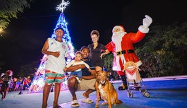 Moradores do Vergel do Lago se encantam com o brilho do Natal na Parada Natalina