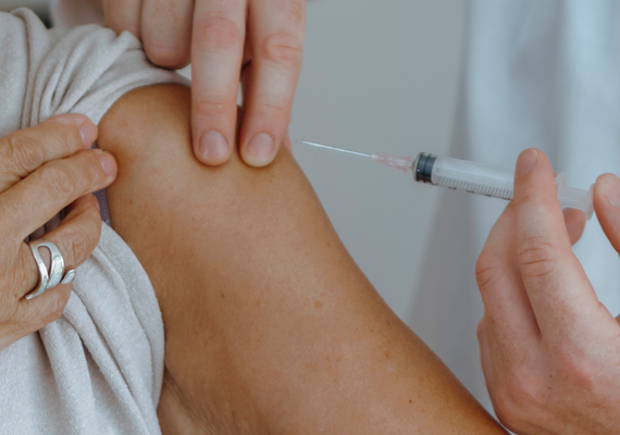 Vacina meningocócica ACWY protege contra quatro sorogrupos e está disponível em clínicas do Sesi