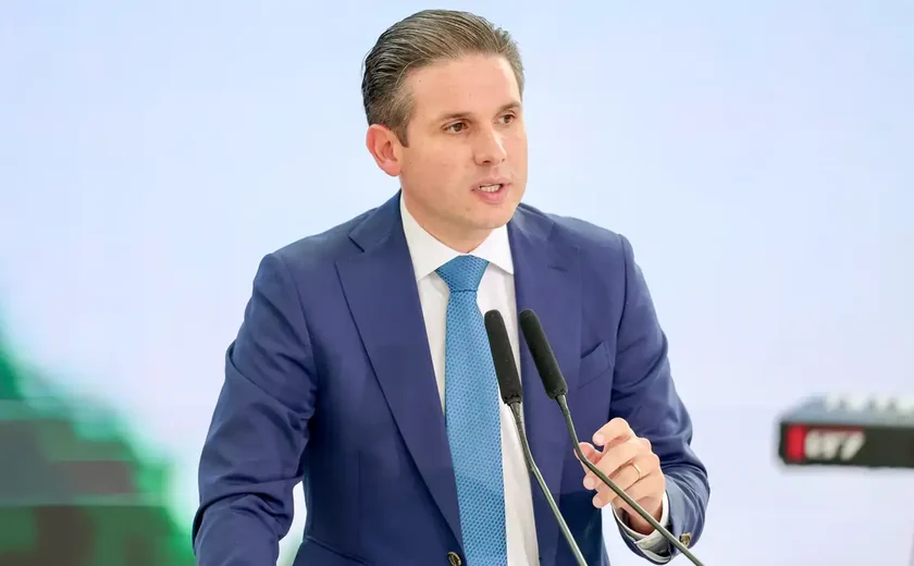 Fim da Escala 6x1 pode ser votado em maio, diz presidente da Câmara