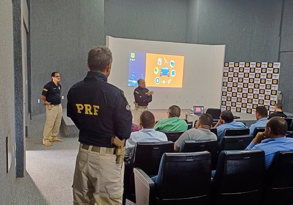 PRF/AL se reúne com Sindaçúcar para discutir cuidados com o transporte da cana-de-açúcar