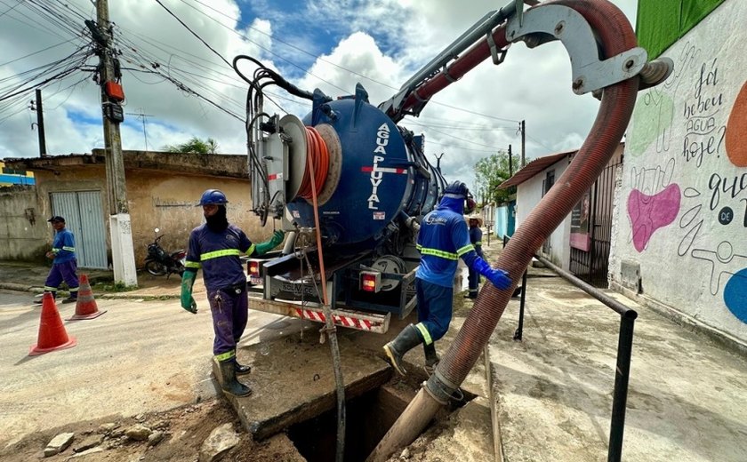Mais de 400 toneladas de entulhos do sistema de drenagem são retirados em outubro
