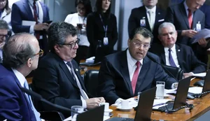 Comissão do Senado aprova aumento da taxação de fintechs e bets