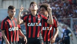 Atlético-PR vence o Coritiba em clássico morno na Vila Capanema