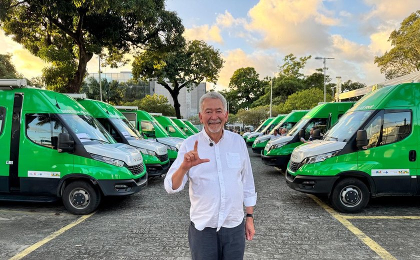 Mais saúde para Alagoas: Paulão participa da entrega de 12 unidades odontológicas móveis