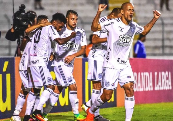 Ponte Preta aproveita erros do Vitória e vence no Moisés Lucarelli