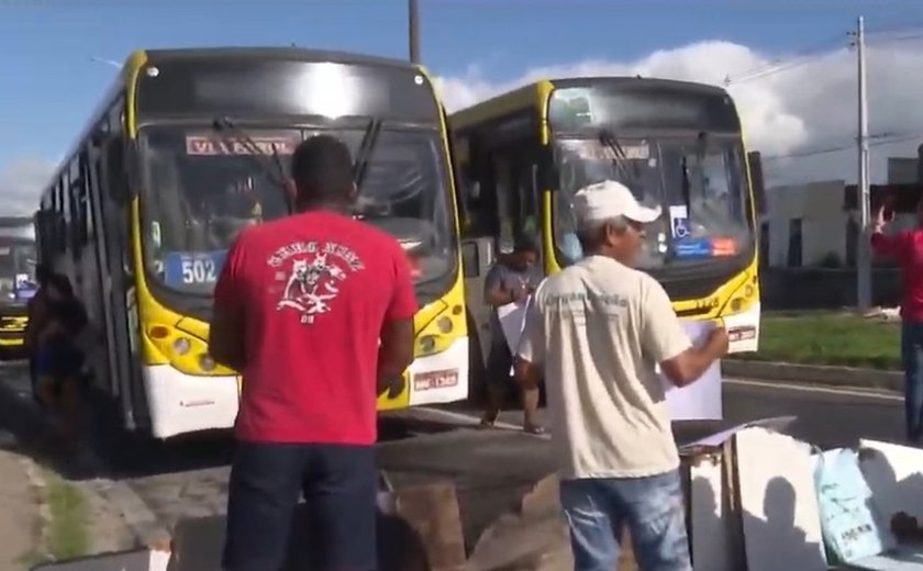 Protesto por melhorias no transporte coletivo no São Jorge bloqueia Avenida Josepha de Mello
