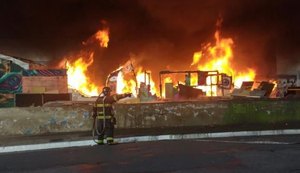 Após conflito com moradores de rua, viaduto em SP é incendiado
