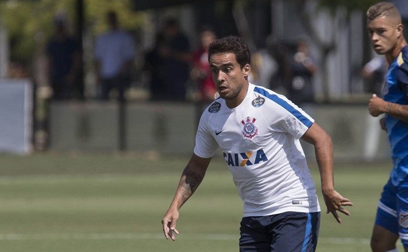 Jadson participa de boa parte de jogo-treino e Corinthians fica no 0x0