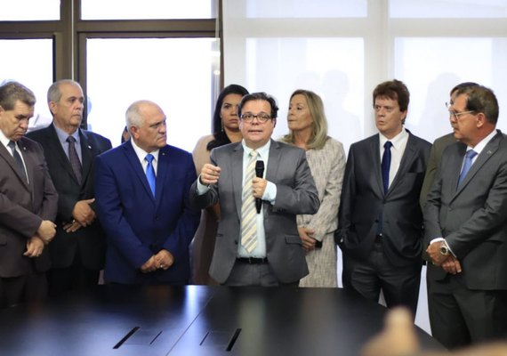 Tutmés Airan toma posse e fala em aproximar o poder judiciário da população