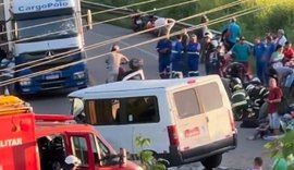 Colisão entre carro e van deixa 11 pessoas feridas em trecho da BR-316 em Satuba