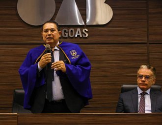 Adeilson Bezerra lança livro e assume presidência da ACBEN em noite de prestígio político