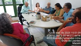 Uniprópolis e Ibama discutem substituição da criação de porcos por abelhas em Piaçabuçu